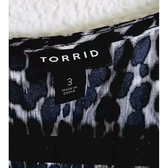 Torrid Peplum Satin Button Front Long Sleeve Top Size 3X - Picture 3 of 10